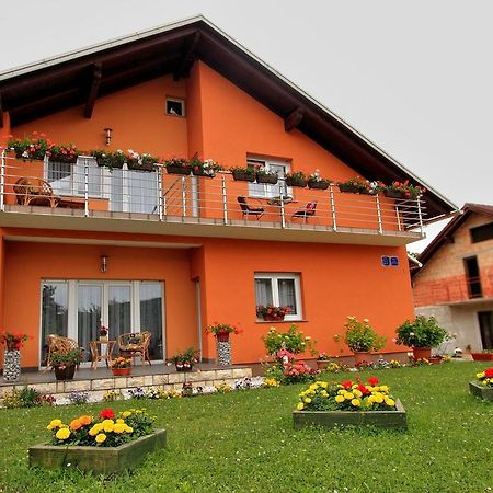 Vila Julija - Apartment & Rooms Otocac Exterior photo