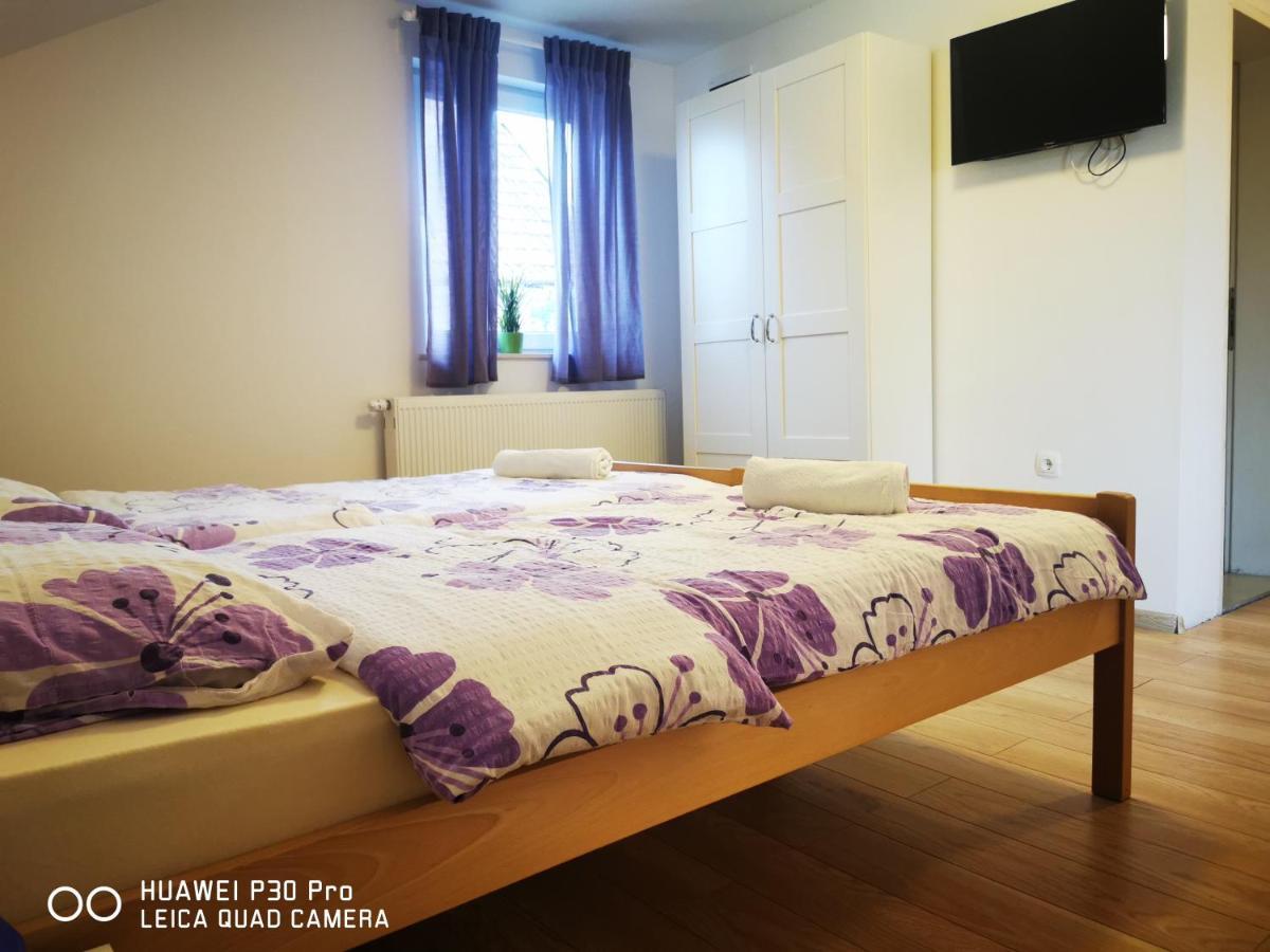 Vila Julija - Apartment & Rooms Otocac Exterior photo