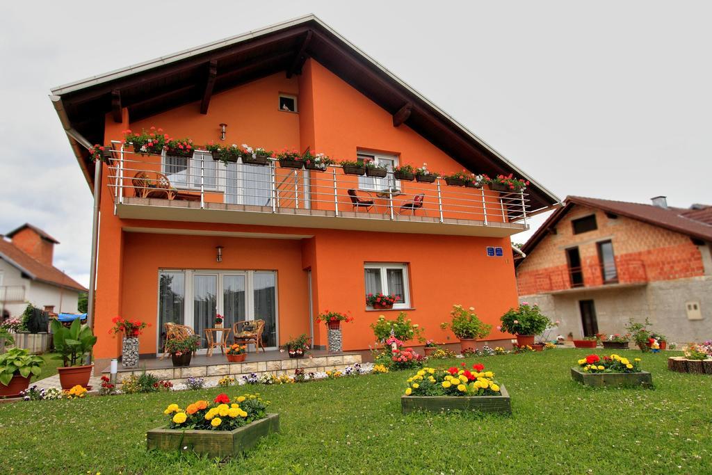 Vila Julija - Apartment & Rooms Otocac Exterior photo