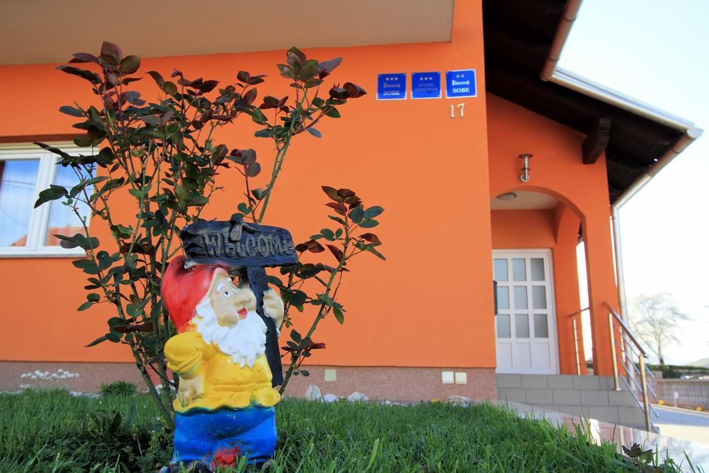 Vila Julija - Apartment & Rooms Otocac Exterior photo