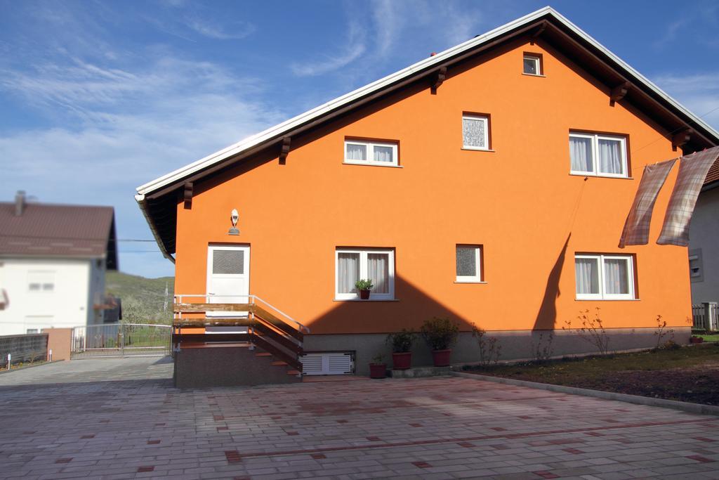 Vila Julija - Apartment & Rooms Otocac Exterior photo